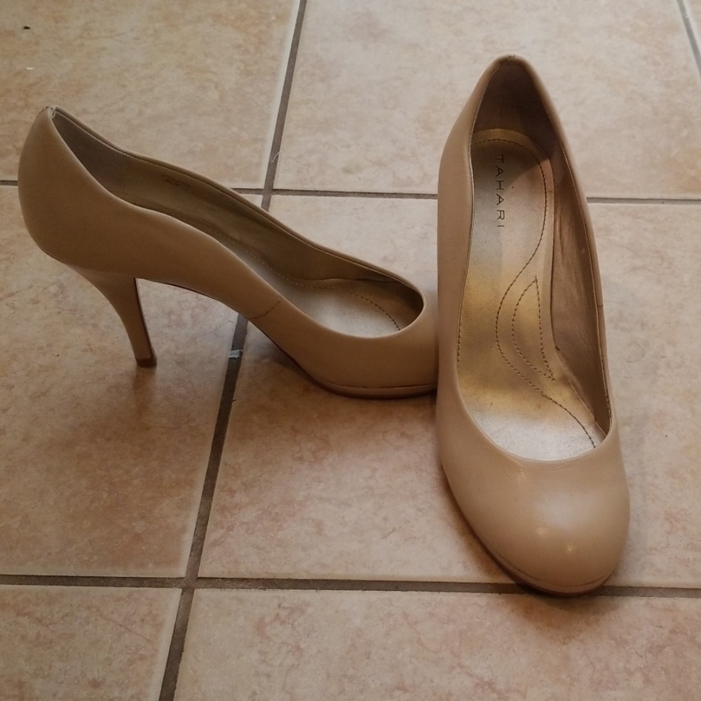 Nude Tahari Heels